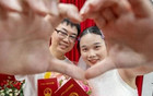 冲上热搜！人民日报评结婚登记数持续走低：婚姻何必在乎快慢